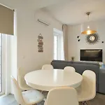 Charming 3br In The Heart Of Town By Feel 纳扎雷