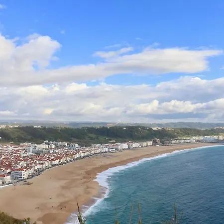 Charming 3br In The Heart Of Town By Feel Nazare