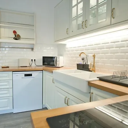 Charming 3br In The Heart Of Town By Feel