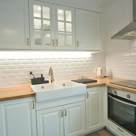Apartment Charming 3br In The Heart Of Town By Feel *