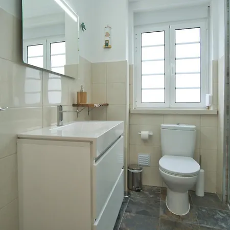 Charming 3br In The Heart Of Town By Feel *