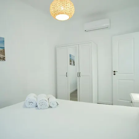 아파트 Charming 3br In The Heart Of Town By Feel