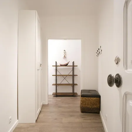 Charming 3br In The Heart Of Town By Feel 아파트