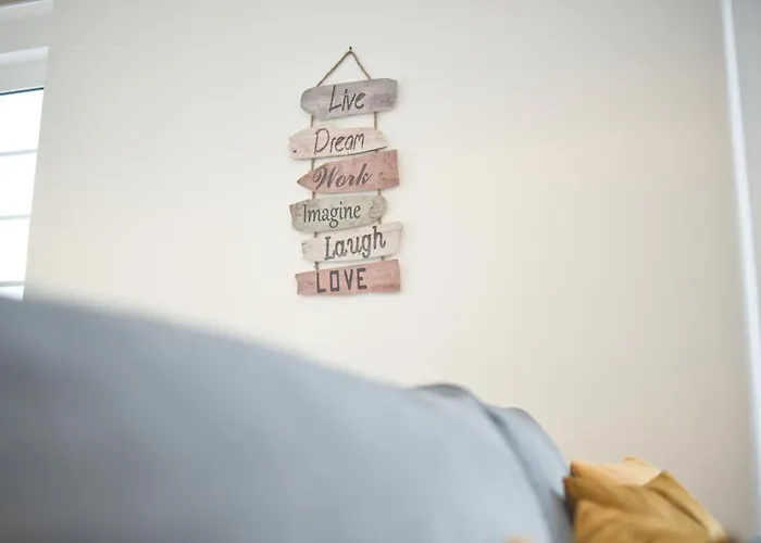 Charming 3br In The Heart Of Town By Feel Apartman *