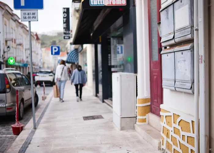 Apartman Charming 3br In The Heart Of Town By Feel *