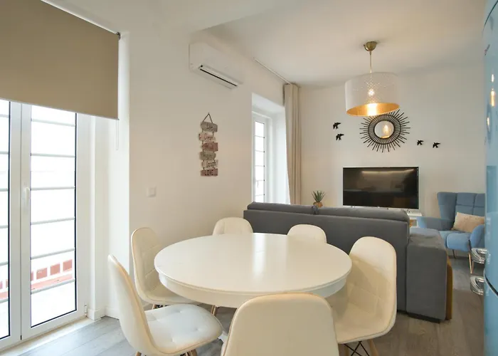 Charming 3br In The Heart Of Town By Feel Nazaré