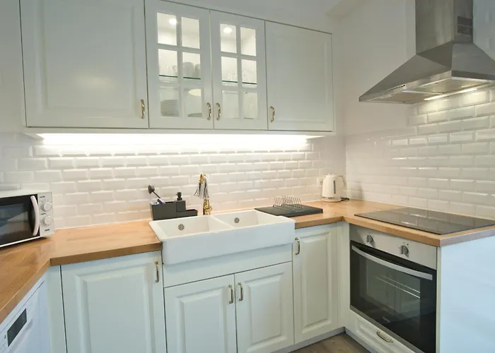 Charming 3br In The Heart Of Town By Feel Apartman