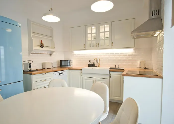 Charming 3br In The Heart Of Town By Feel