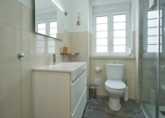 Charming 3br In The Heart Of Town By Feel *