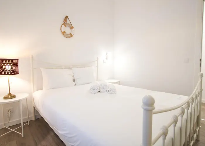 Charming 3br In The Heart Of Town By Feel Nazaré