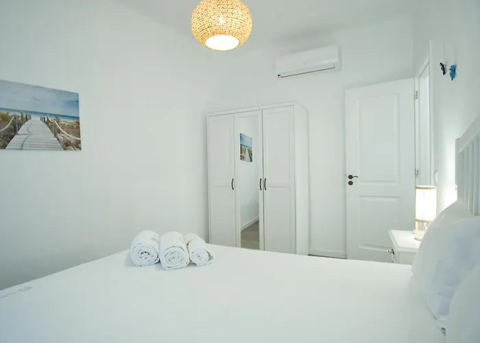 Apartman Charming 3br In The Heart Of Town By Feel