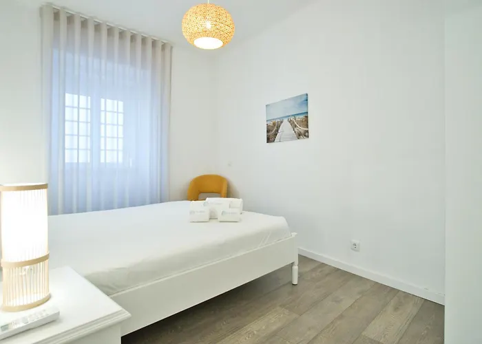 Apartman Charming 3br In The Heart Of Town By Feel *
